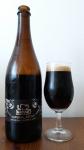 MadCat - Imperial Stout Laphroaig Barrel Aged 20°,  lahev a sklenice