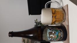 Matuska - Wet Hop 13°, Pivo z cerstveho hlavkoveho chmele primo ze sklizne lahev a sklenice